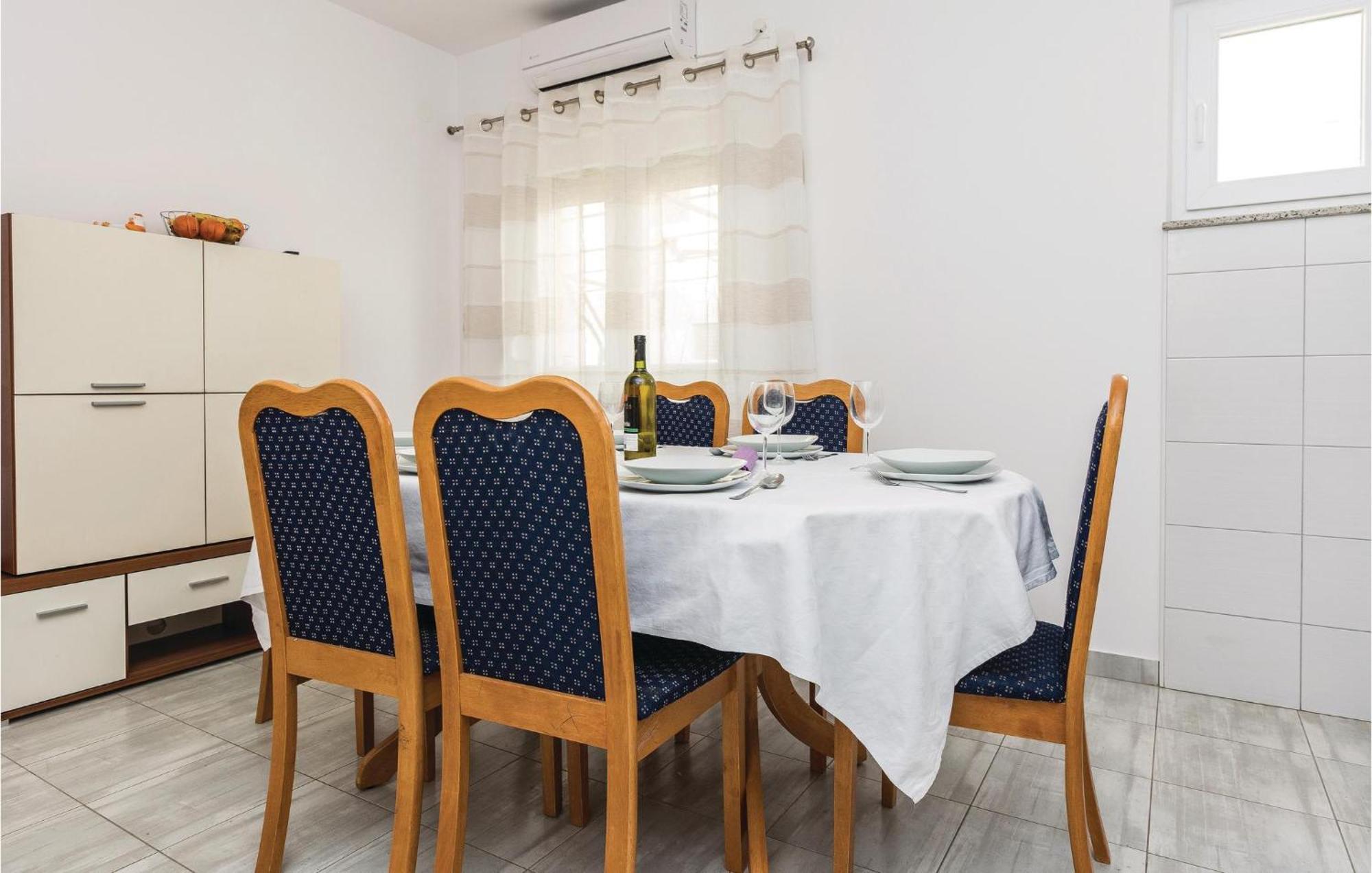 Stunning Home In Zadar With Kitchen Værelse billede